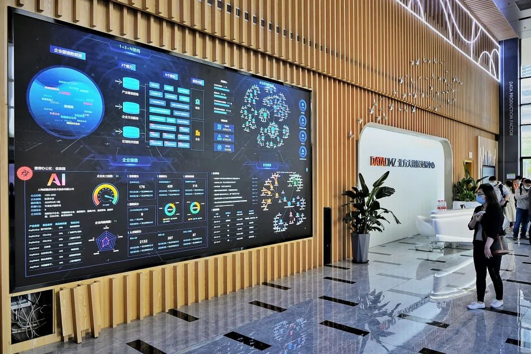 高考作文高分秘籍 巧用新聞金句與銳評，打造思辨新高度